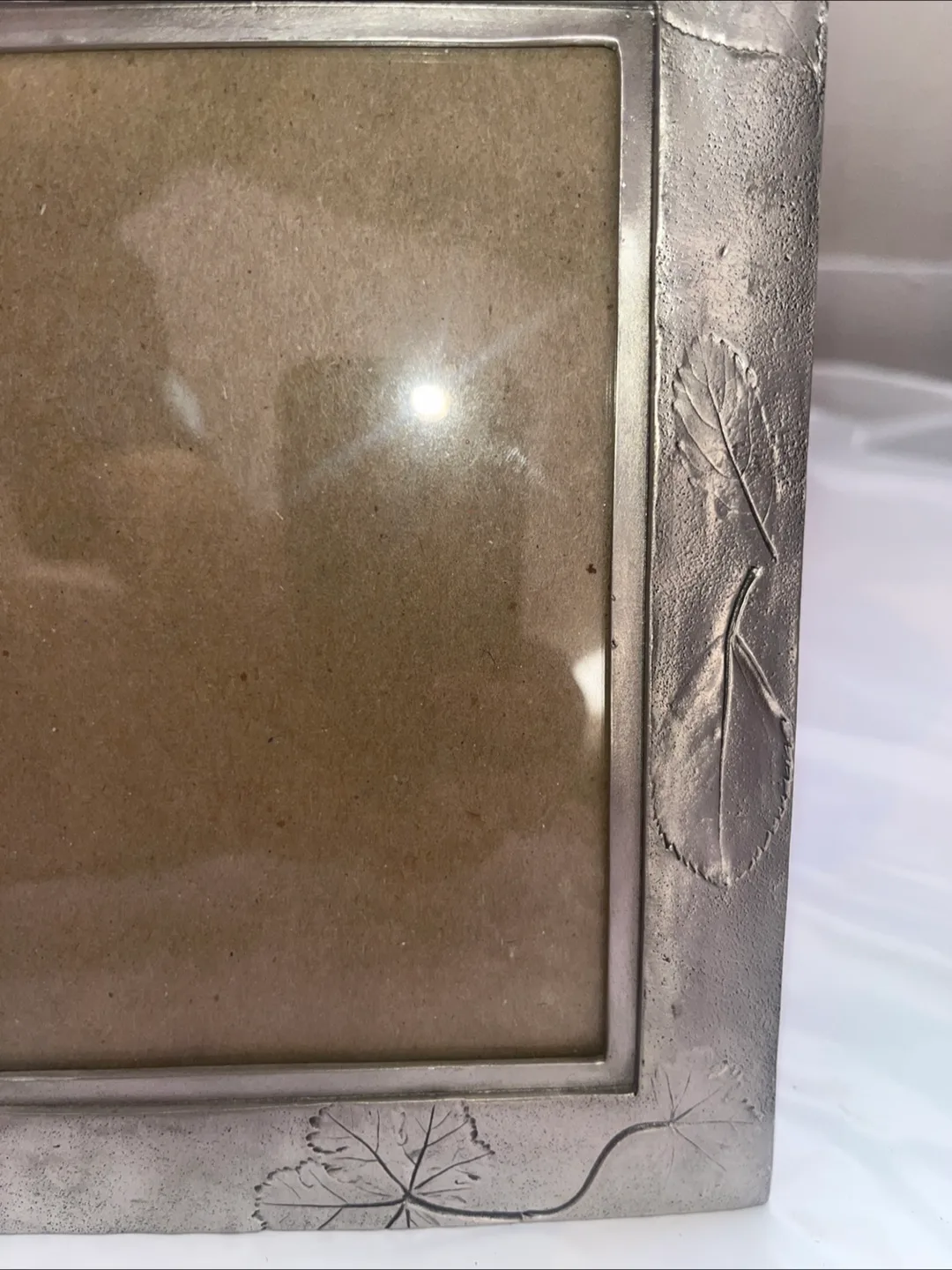 Metal Photo Frame with Leaf Design 4x6 image indicator(4)