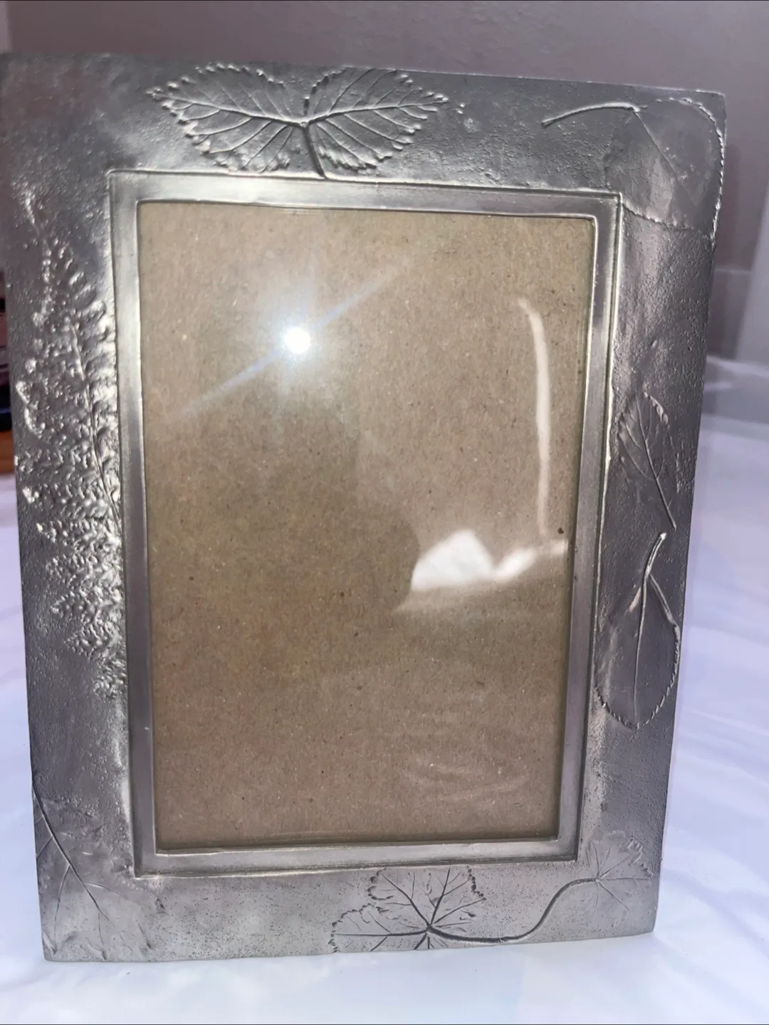 Metal Photo Frame with Leaf Design 4x6 image indicator(2)