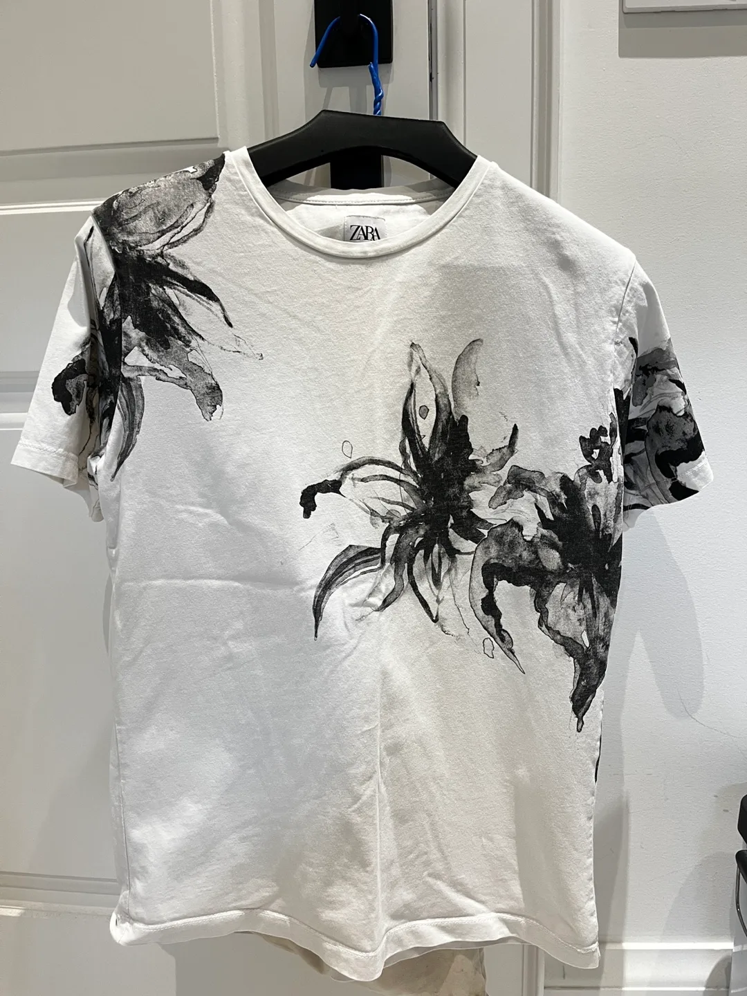 Zara White-black T Shirt thumbnail