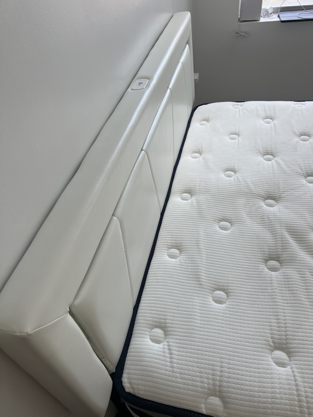 Queen Size Bed Frame with Mattress - 1 month old - photo 2