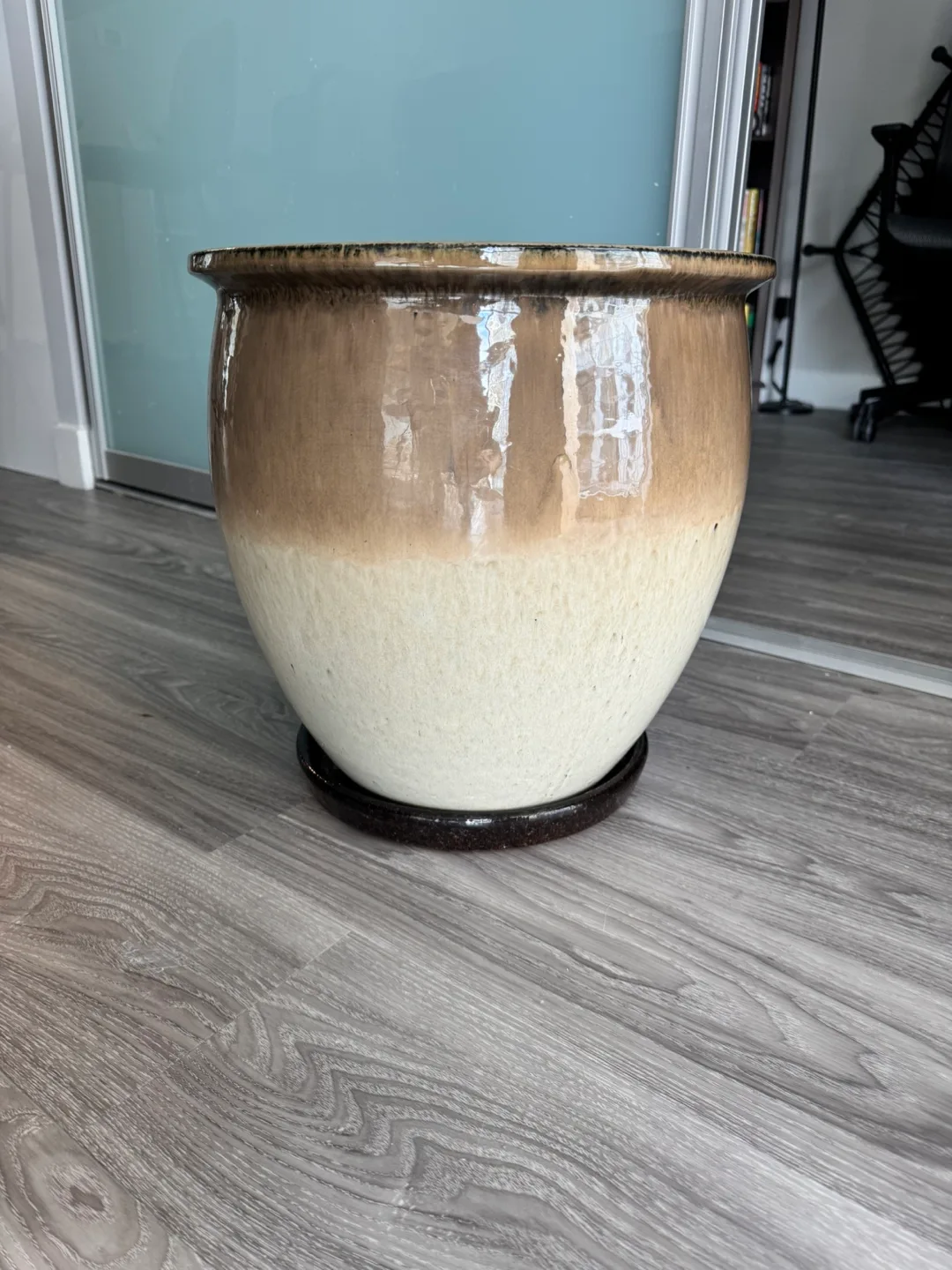 Large Ceramic Planter with Saucer thumbnail