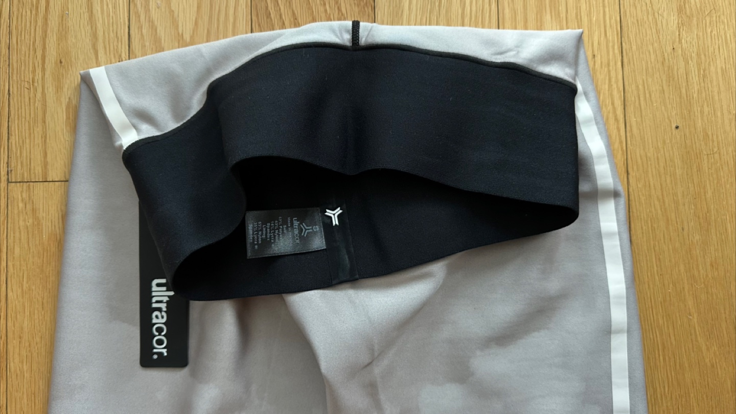 NWT Ultracor Silver Leggings with White Stripe - Small - photo 3