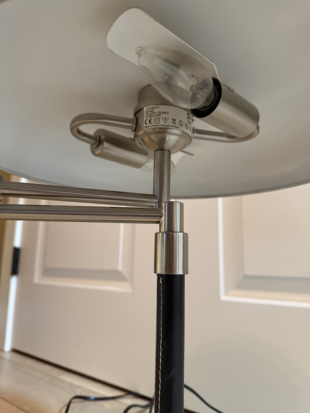 Sleek Mid-Century Modern Swing Arm Desk Lamp - photo 2