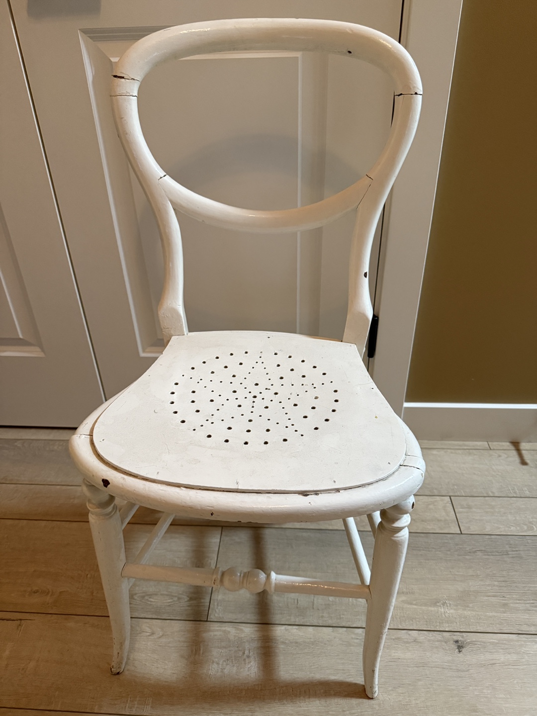 Antique White Wooden Chair