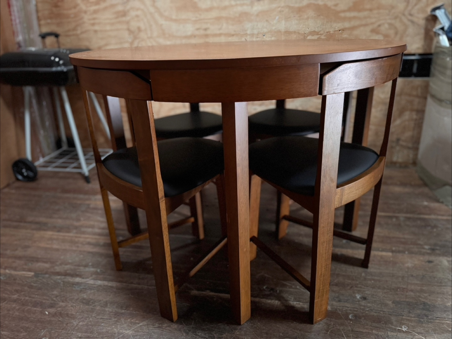 Round kitchen Table and Four Chairs Set