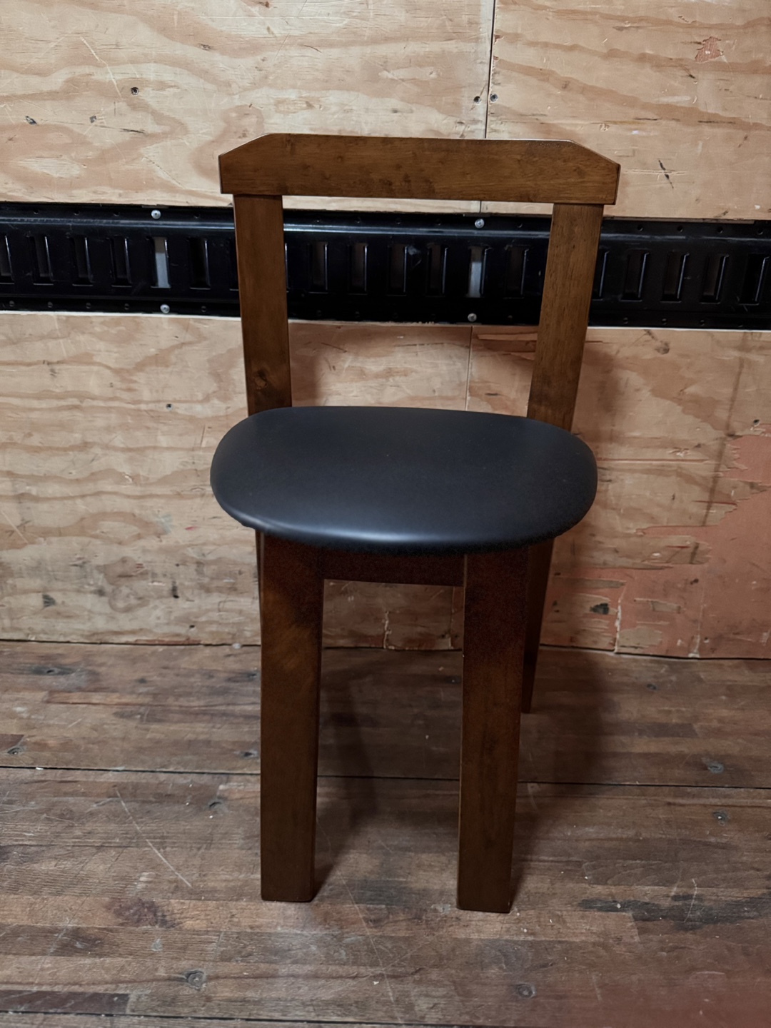 Round kitchen Table and Four Chairs Set - photo 5