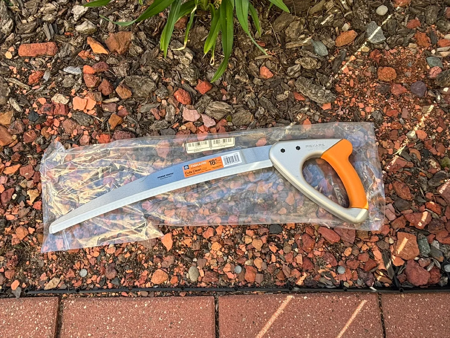 Fiskars D-Handle PowerTooth Saw - 18" Cut