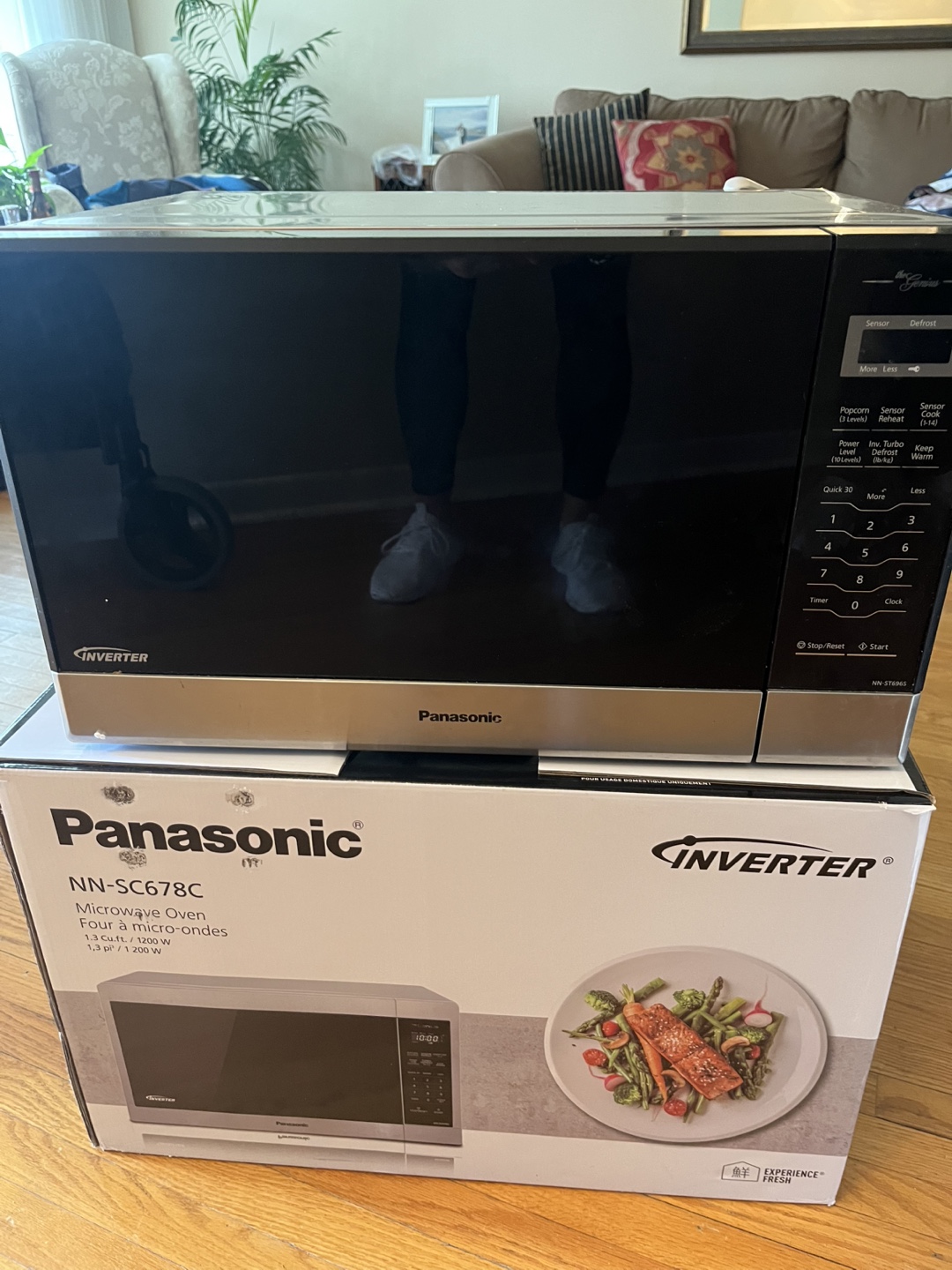 Panasonic NN-SC678C Microwave Oven - 1.2 Cu. Ft. 1200W