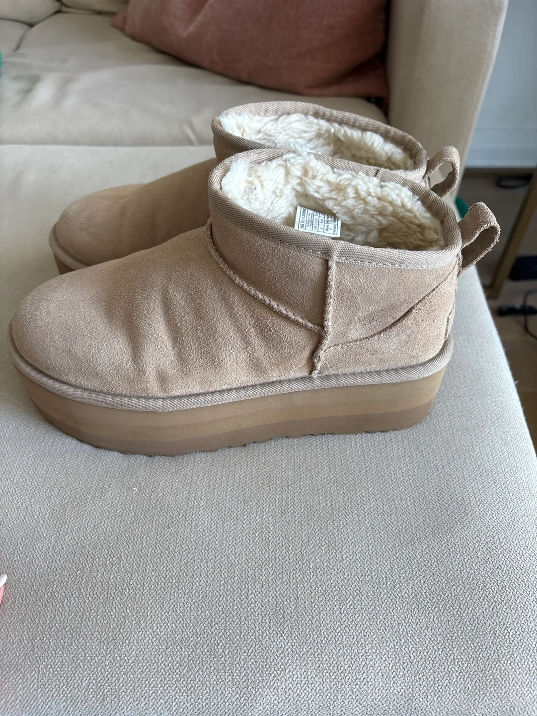 UGG Women's Neumel Platform Boots - Size 8 image indicator(2)