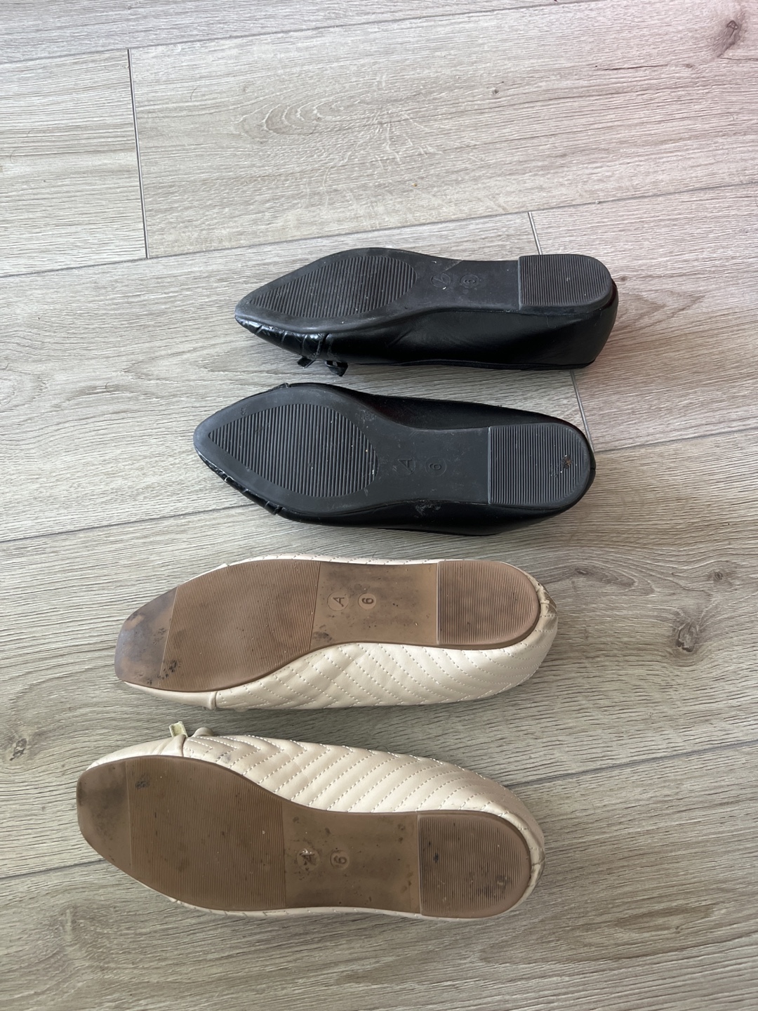 Pair of Women's Flats - Black and Beige - photo 2