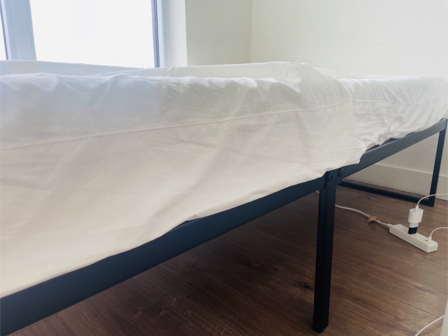 Zinus Lorelai single Bed Frame & mattress