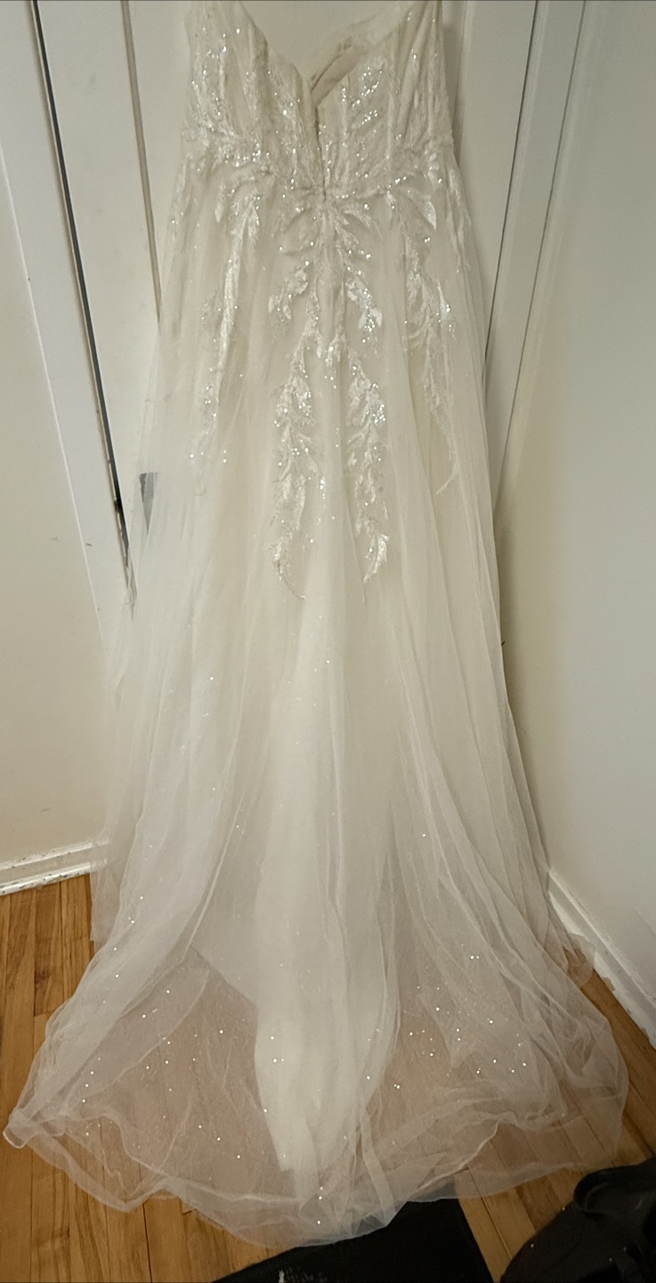 Galina Signature Wedding Dress Size 18W with Veil - photo 5