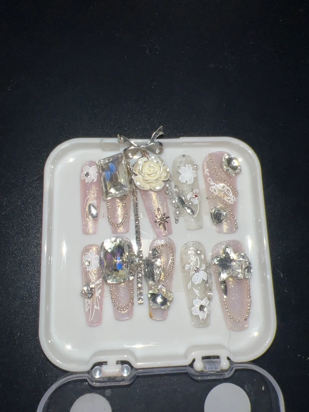 Gorgeous Press-on Nails with Rhinestones and Flowers thumbnail