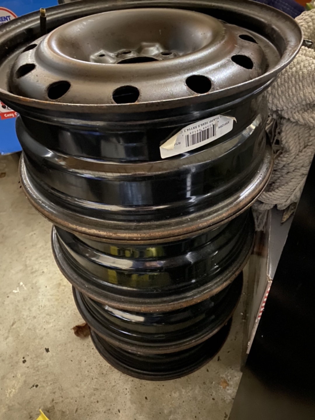4 used steel rims , very good condition