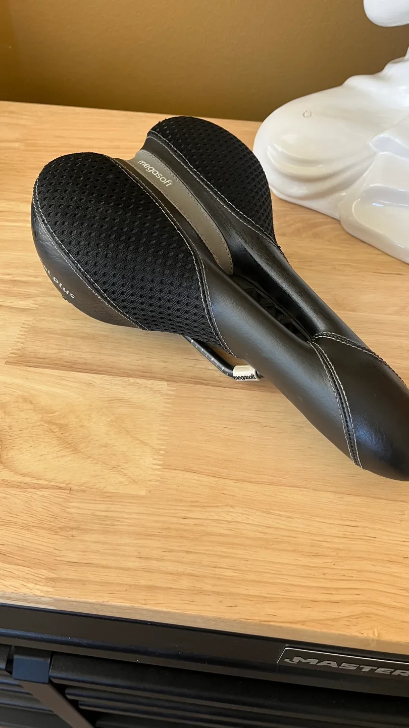 Megasoft Gel Plus Bicycle Saddle thumbnail