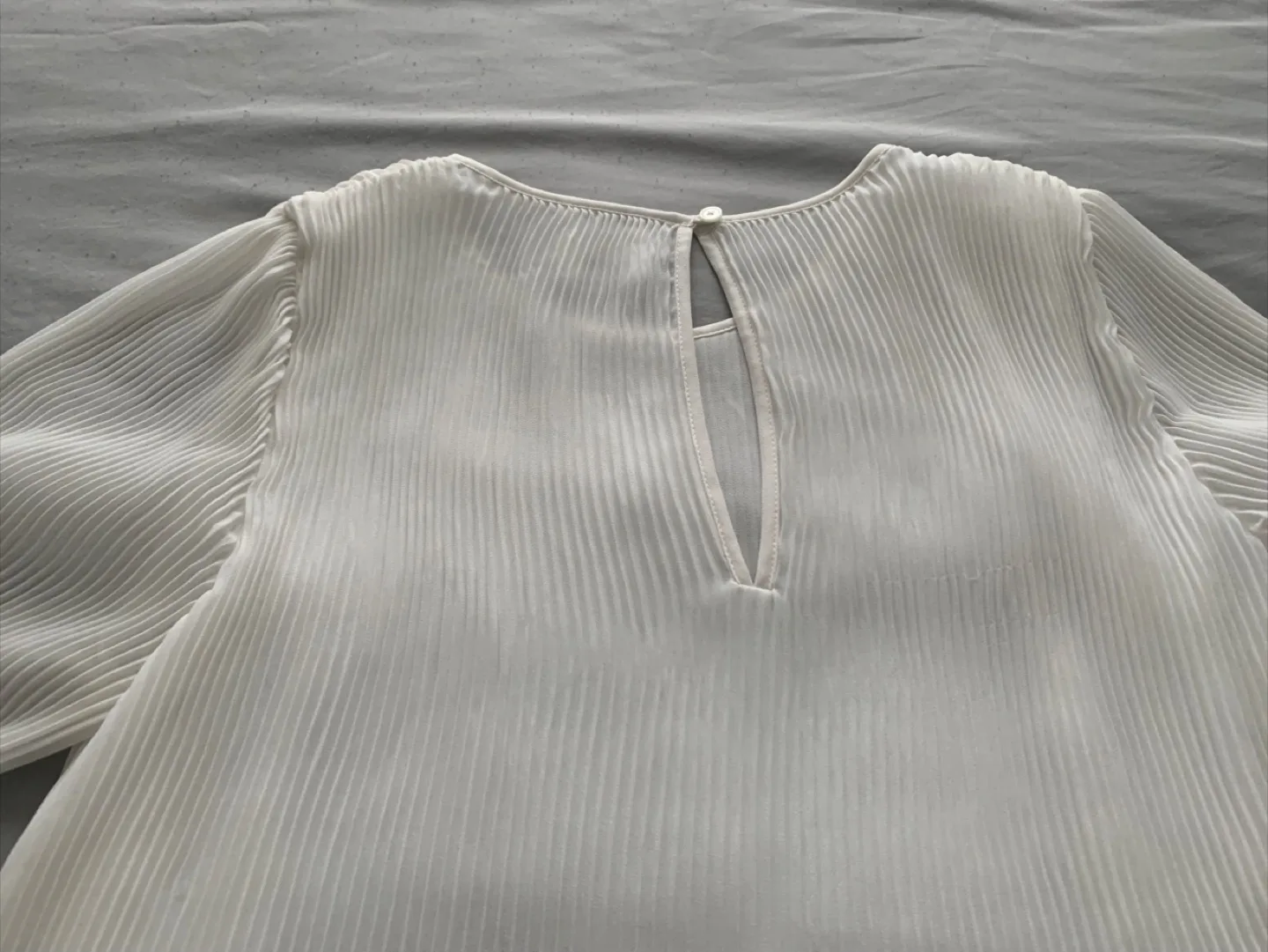 Wilfred White Pleated Blouse - Size Medium image indicator(2)