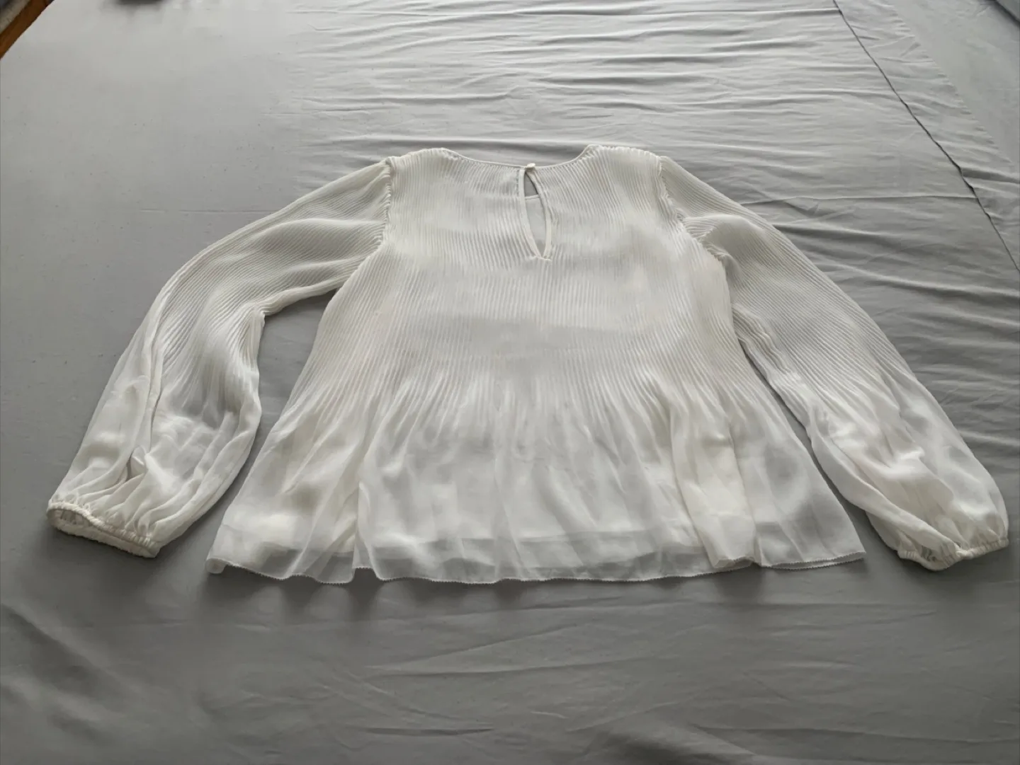 Wilfred White Pleated Blouse - Size Medium image indicator(4)