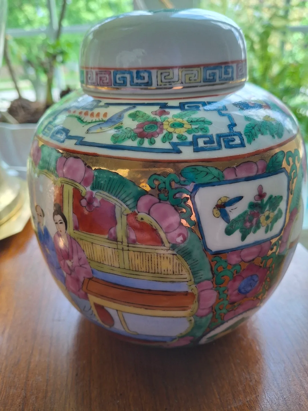 Beautiful lidded ginger jar image indicator(4)