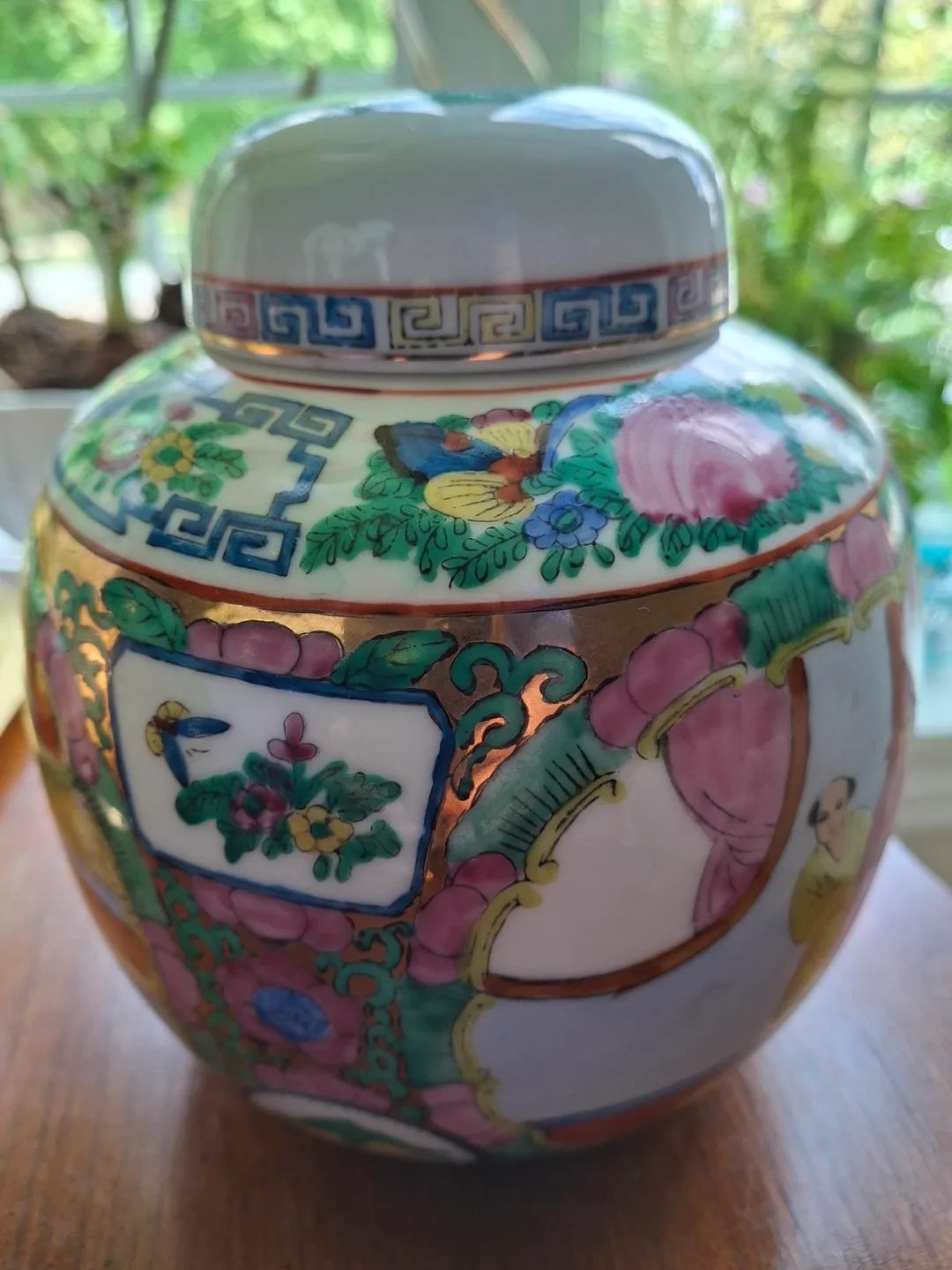 Beautiful lidded ginger jar image indicator(2)