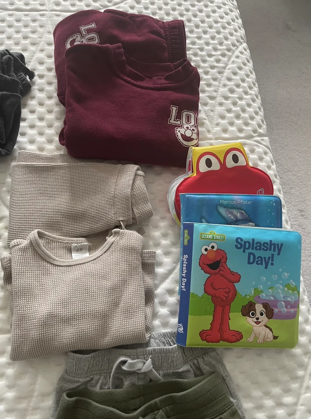 Bundle of Baby Boy Clothes & Books (Size 12-18 Months) image indicator(4)
