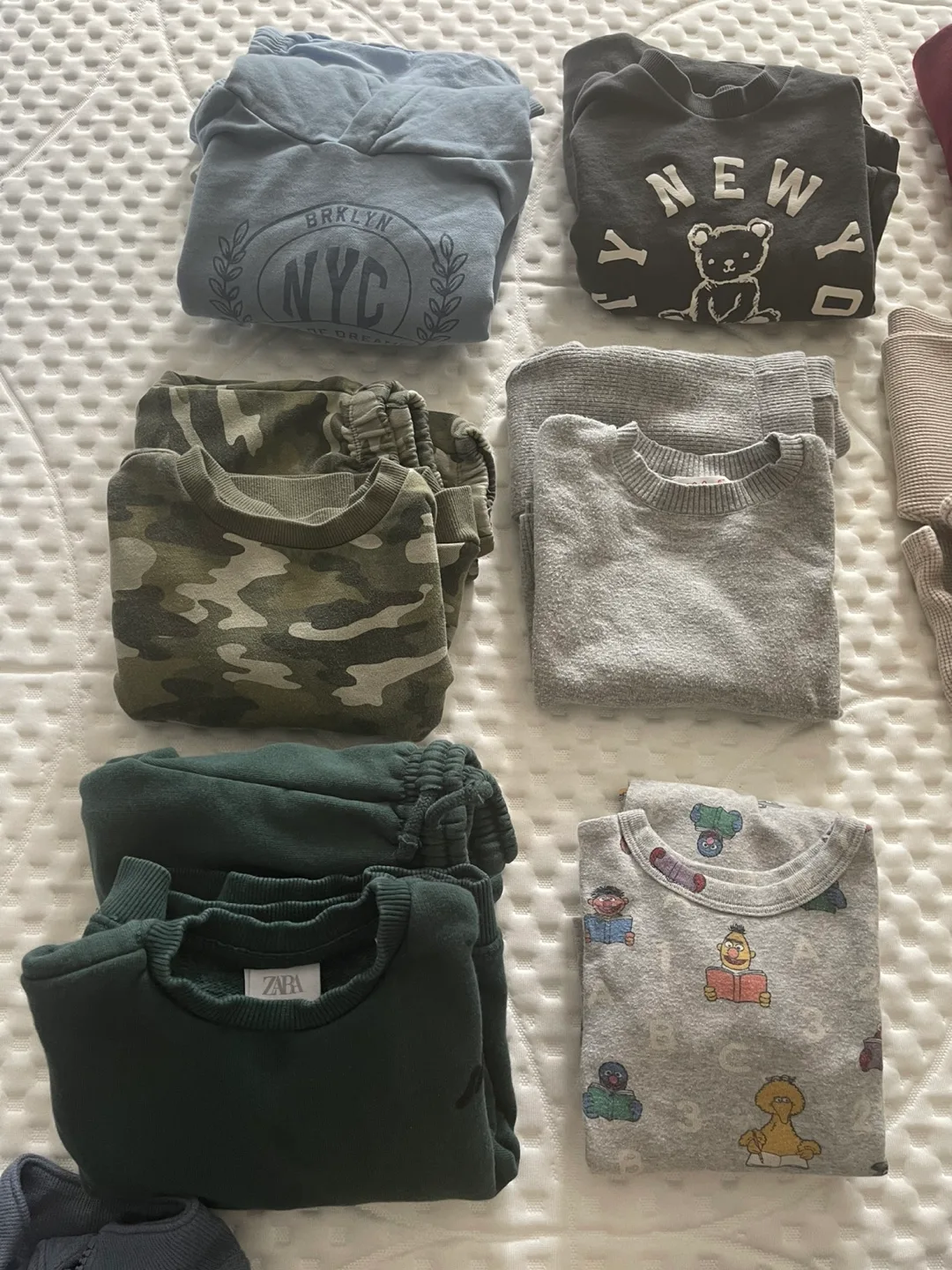 Bundle of Baby Boy Clothes & Books (Size 12-18 Months) image indicator(3)