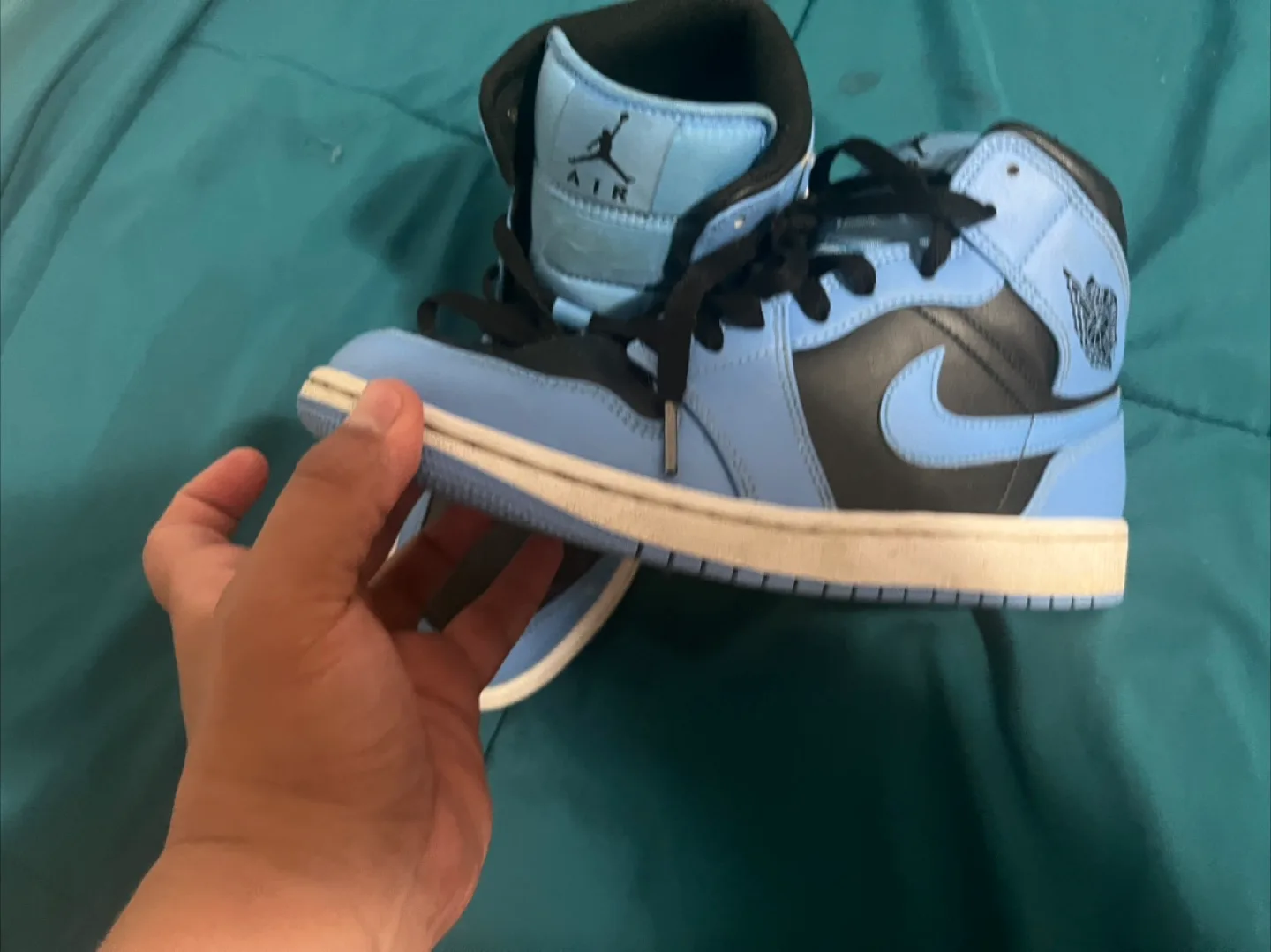 Air Jordan 1 & Air Jordan 6 Retro Sneakers image indicator(2)