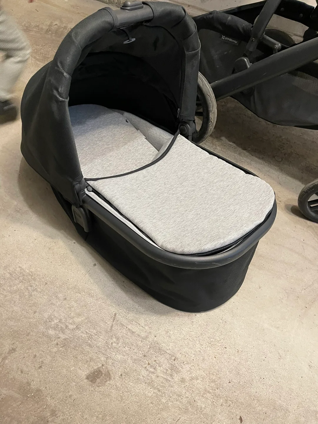 Uppababy Vista V2 Double Stroller - Black (“Jake”) image indicator(8)