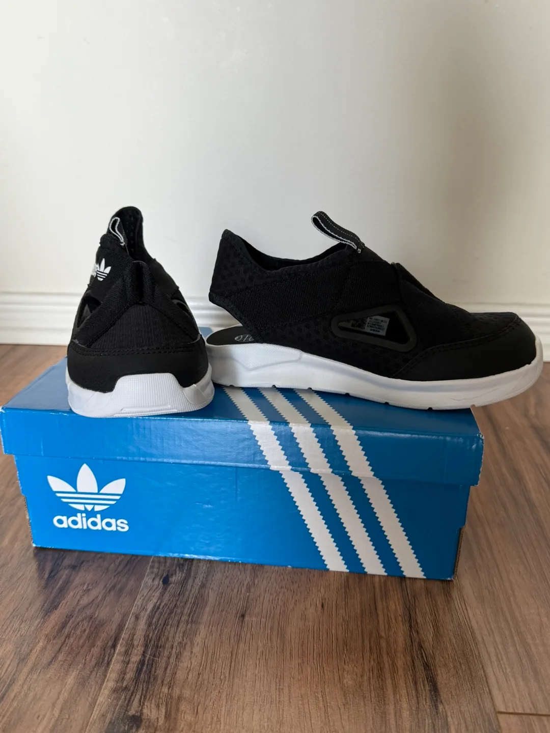 Adidas Sandals for kids 7-9 yo - Size 2 image indicator(3)