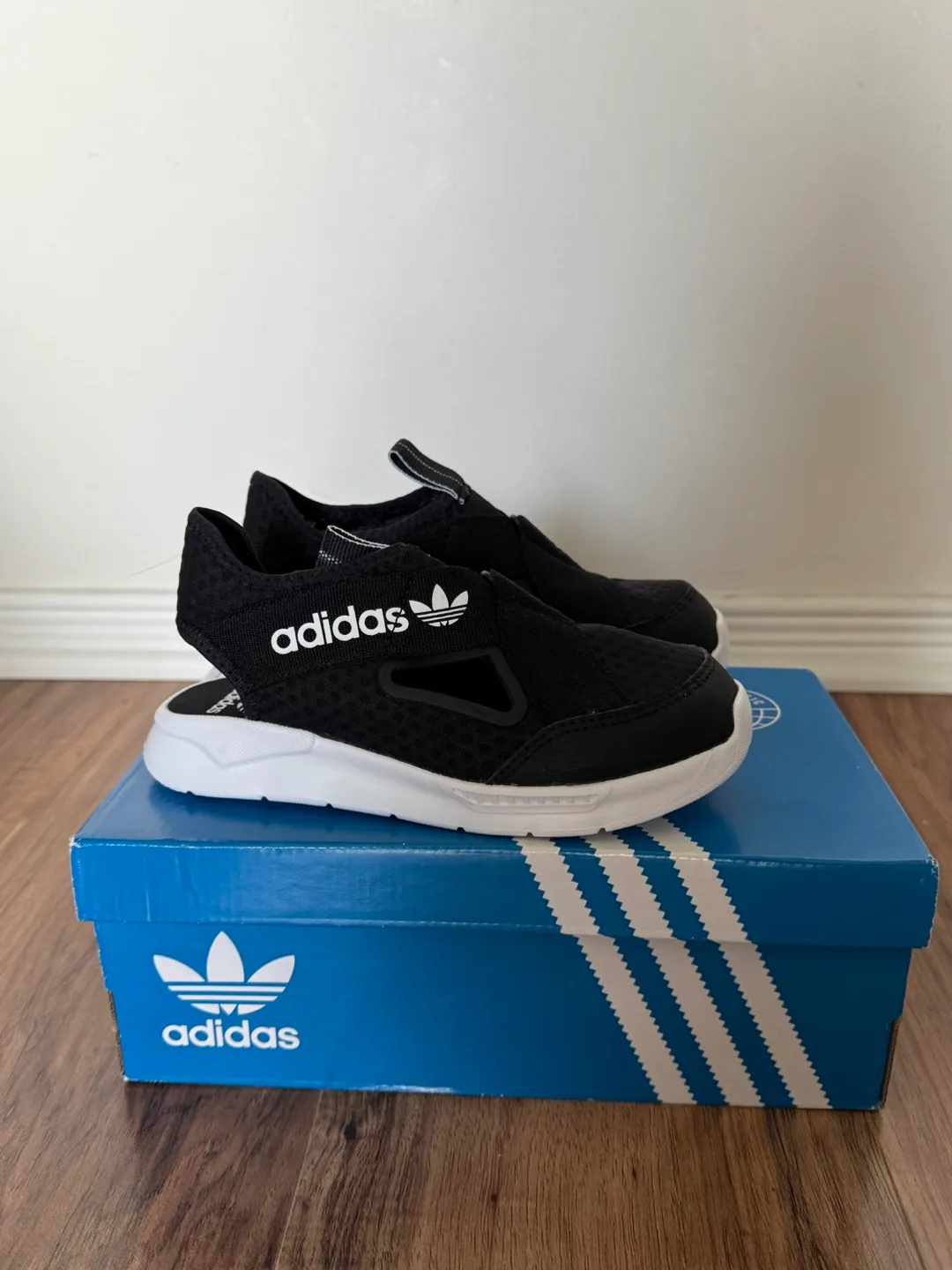 Adidas Sandals for kids 7-9 yo - Size 2 image indicator(2)