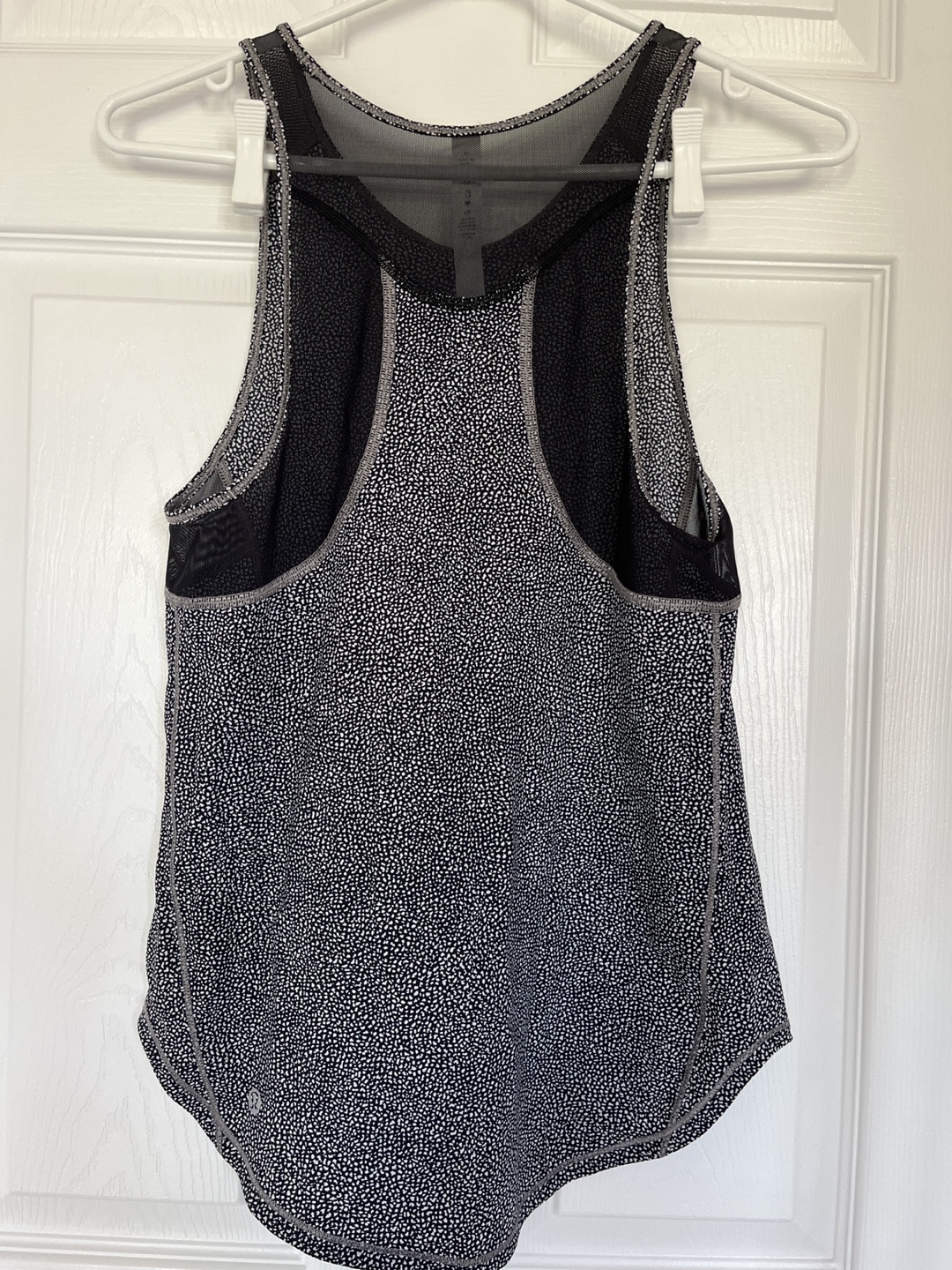 Lululemon black and white tank top size 2 - photo 2