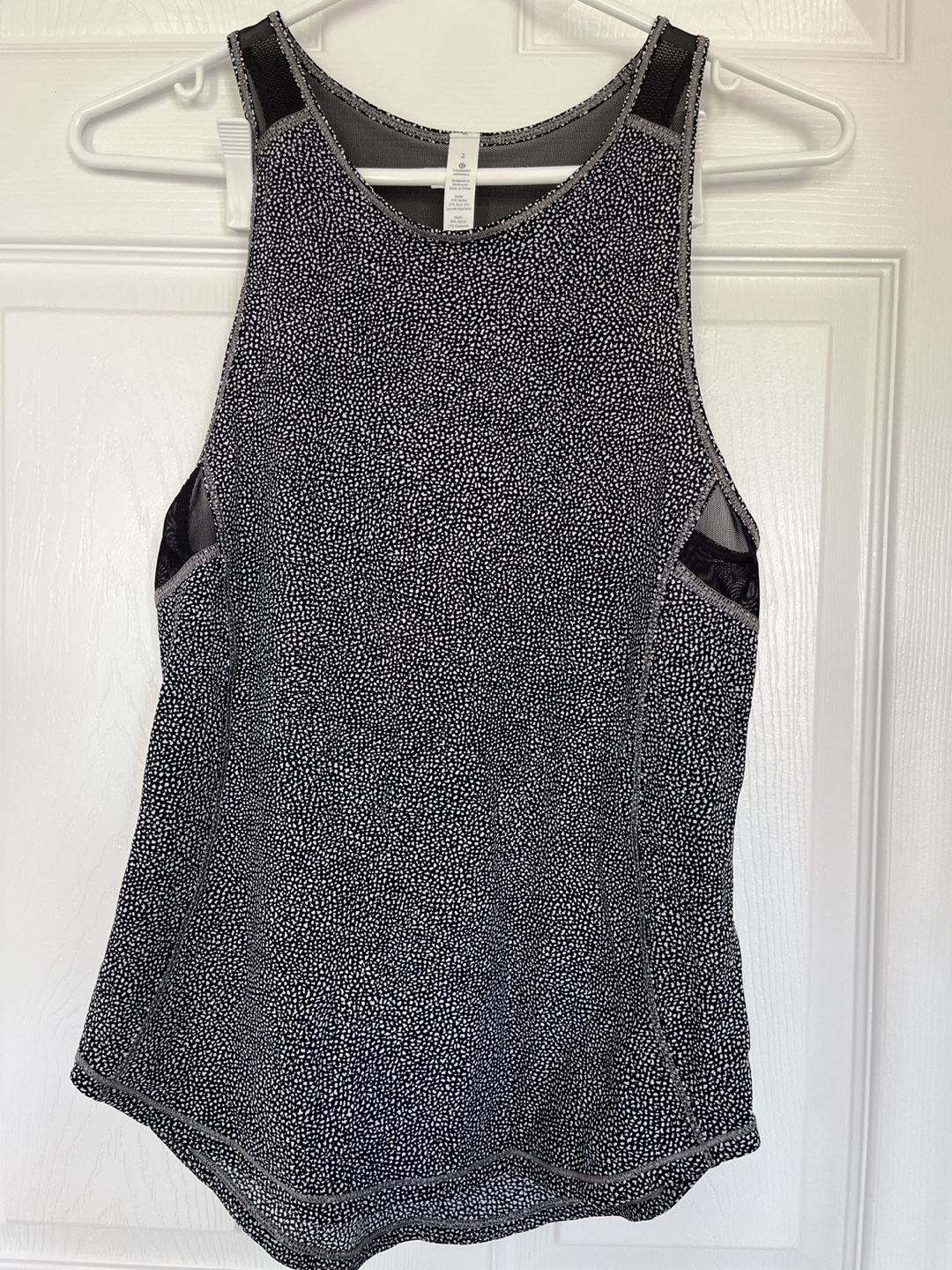 Lululemon black and white tank top size 2