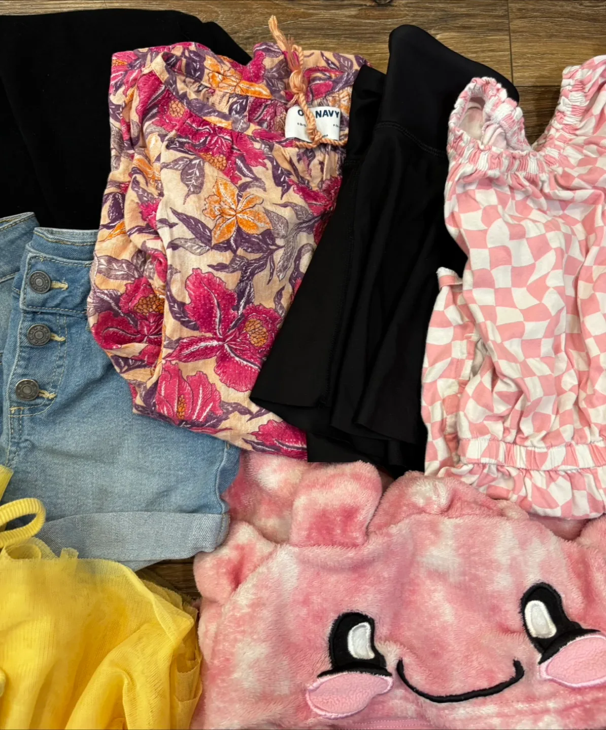 Huge Girls Lot - 15 Items Most Old Navy $ 250 Retail for $22 SZ6 image indicator(4)