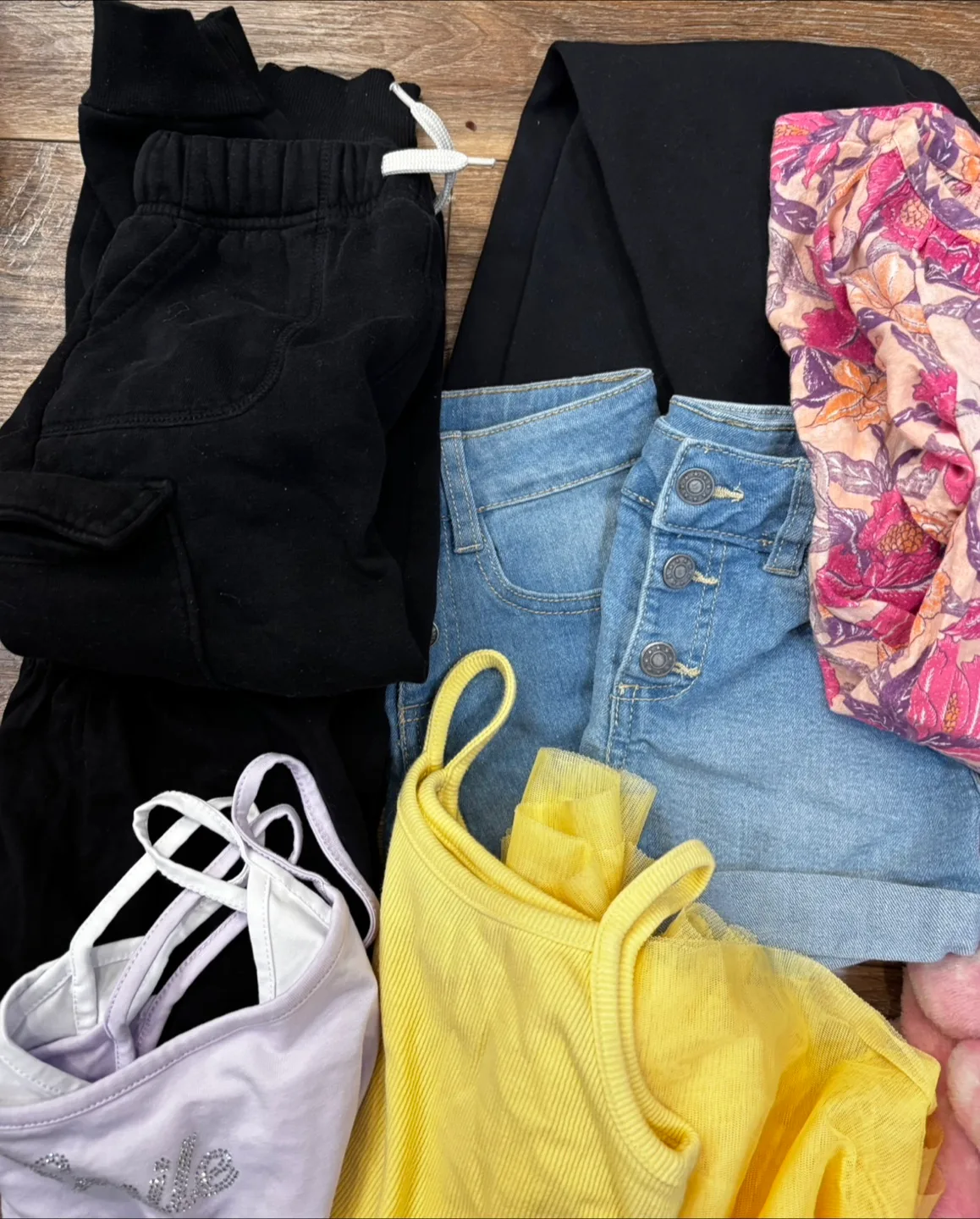 Huge Girls Lot - 15 Items Most Old Navy $ 250 Retail for $22 SZ6 image indicator(5)