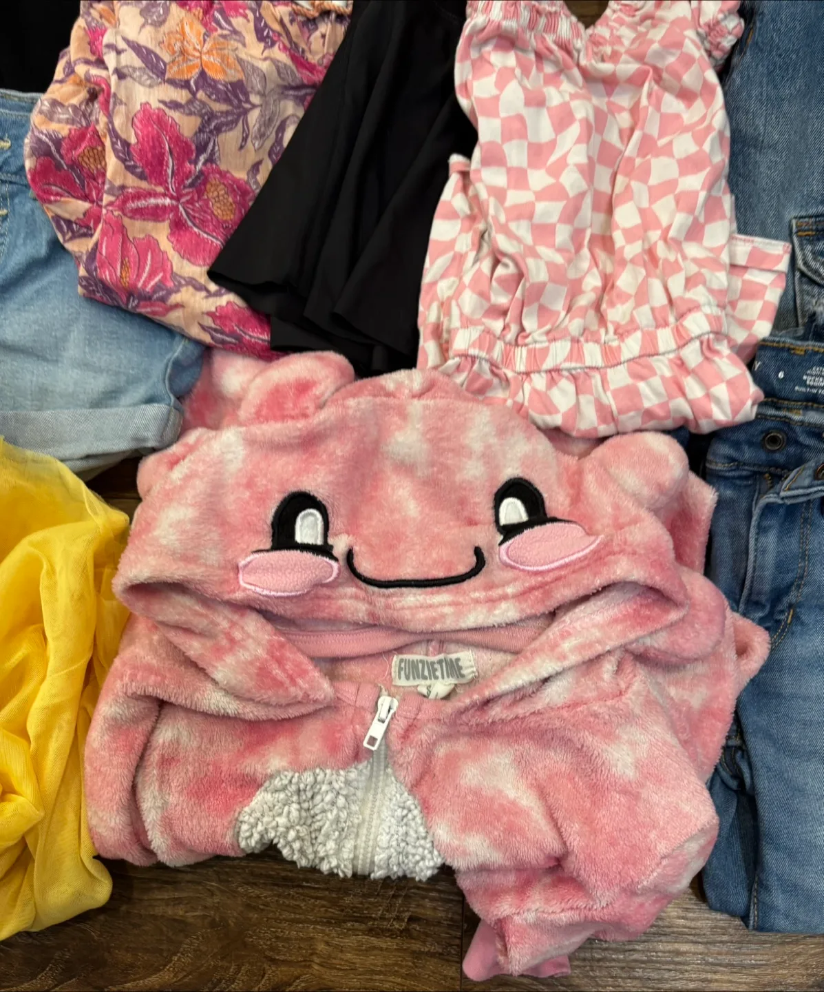 Huge Girls Lot - 15 Items Most Old Navy $ 250 Retail for $22 SZ6 image indicator(3)