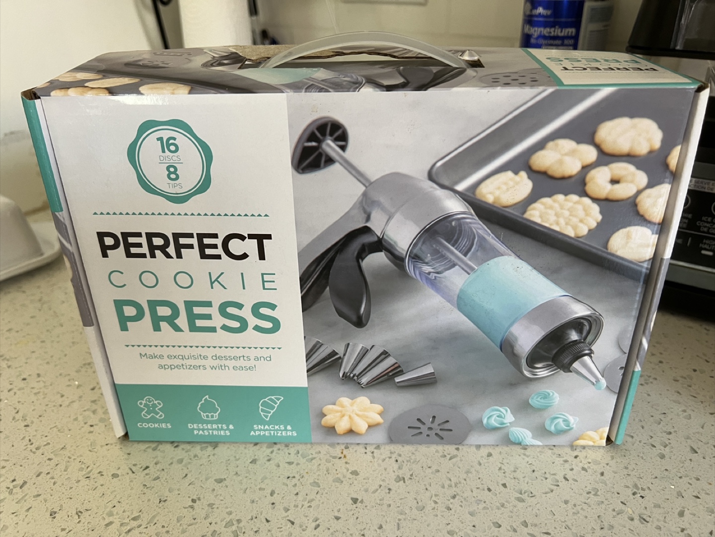 Perfect Cookie Press with 16 Discs and 8 Tips