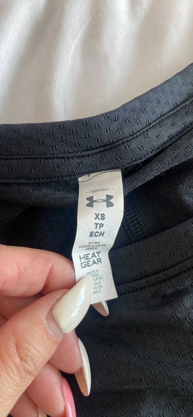 Women’s XS under armor t shirt - photo 3