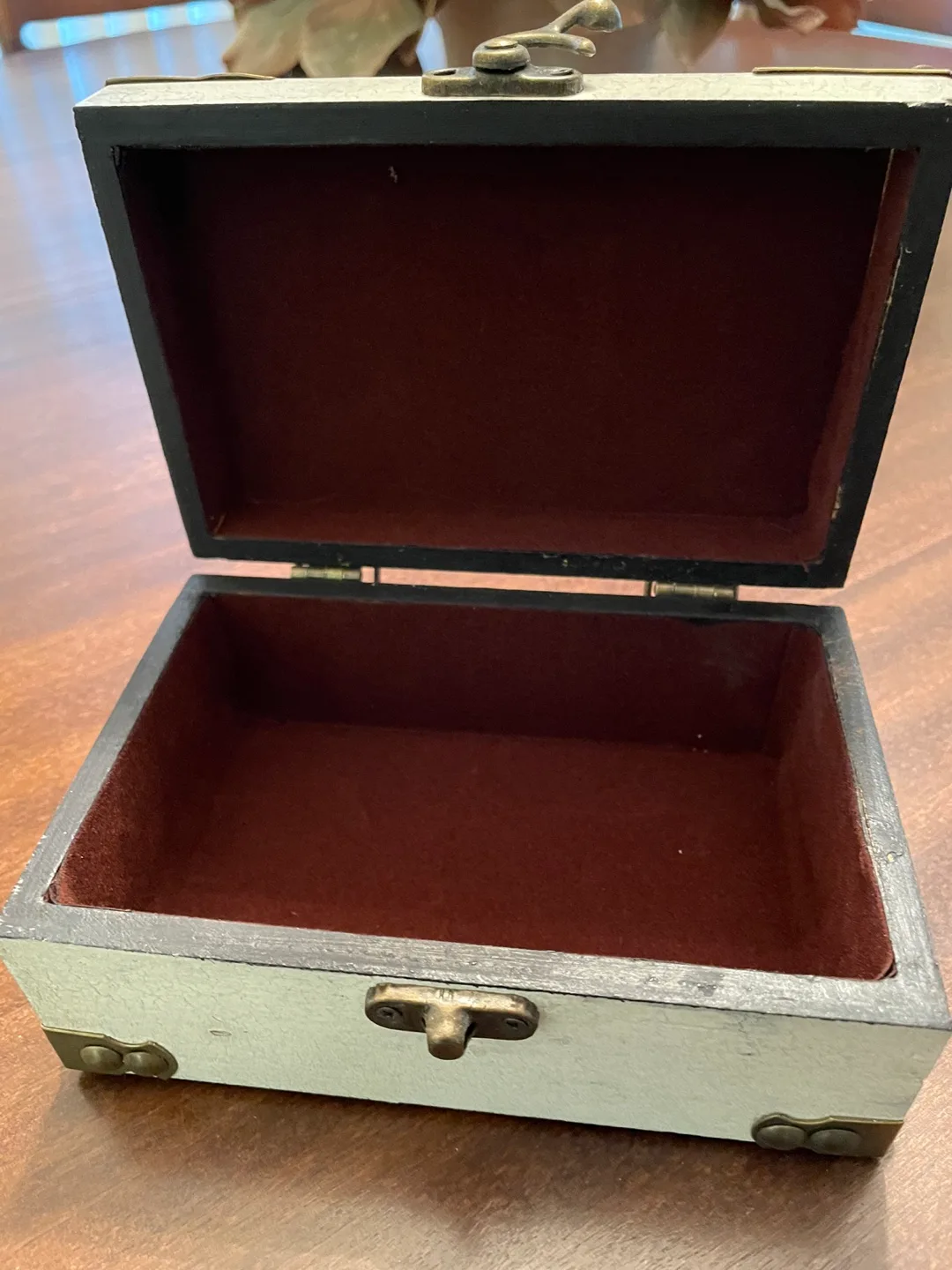 🏒 Vintage Painted Wooden Box with Rose Design image indicator(3)