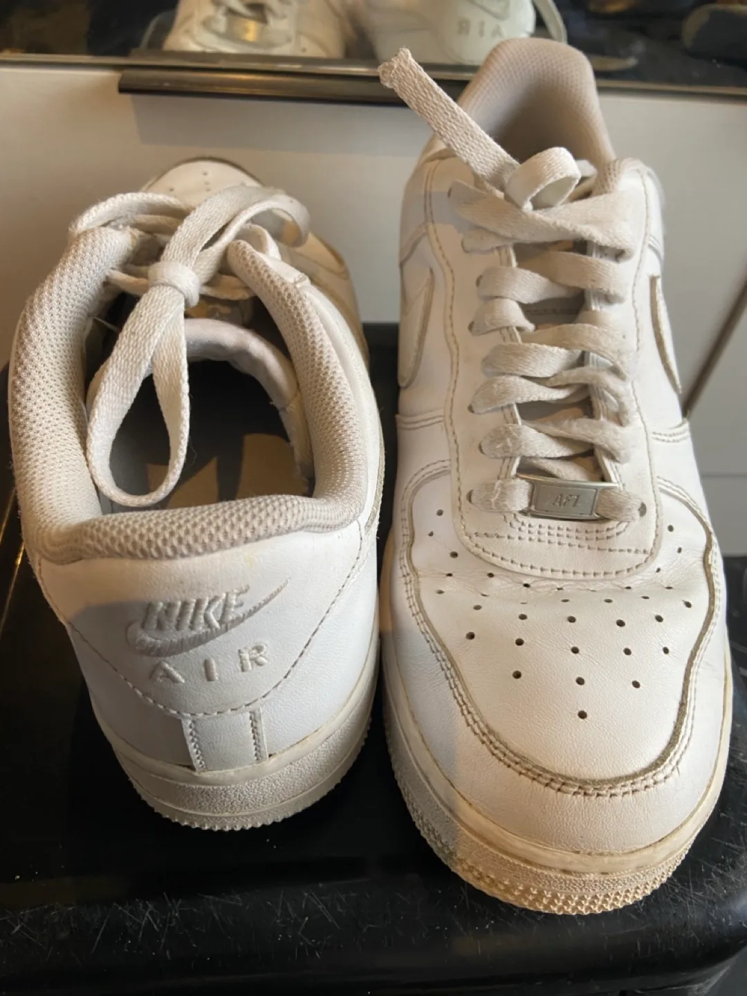 Women's Nike Air Force 1 White Sneakers - Size 9 image indicator(5)