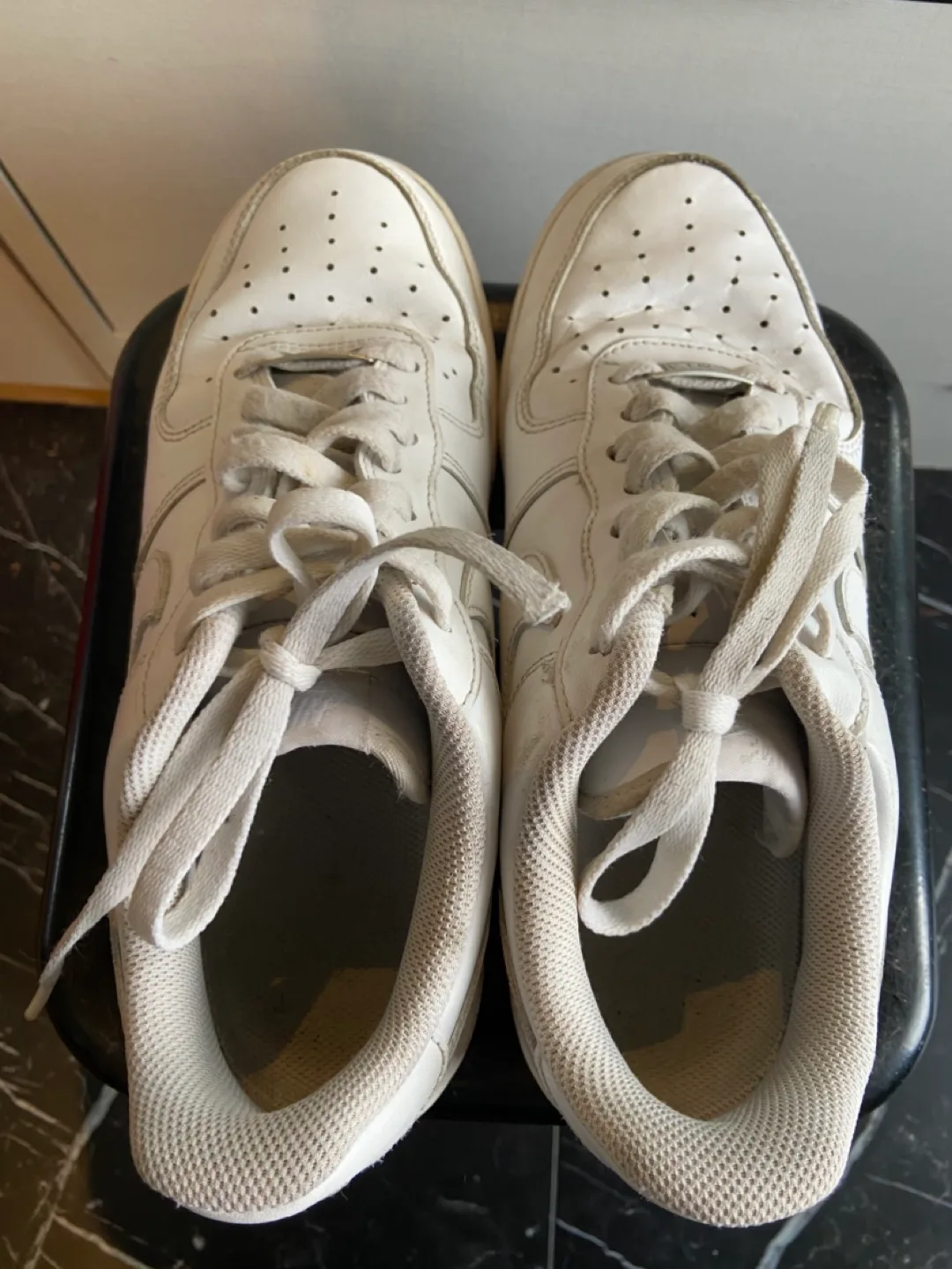 Women's Nike Air Force 1 White Sneakers - Size 9 image indicator(2)