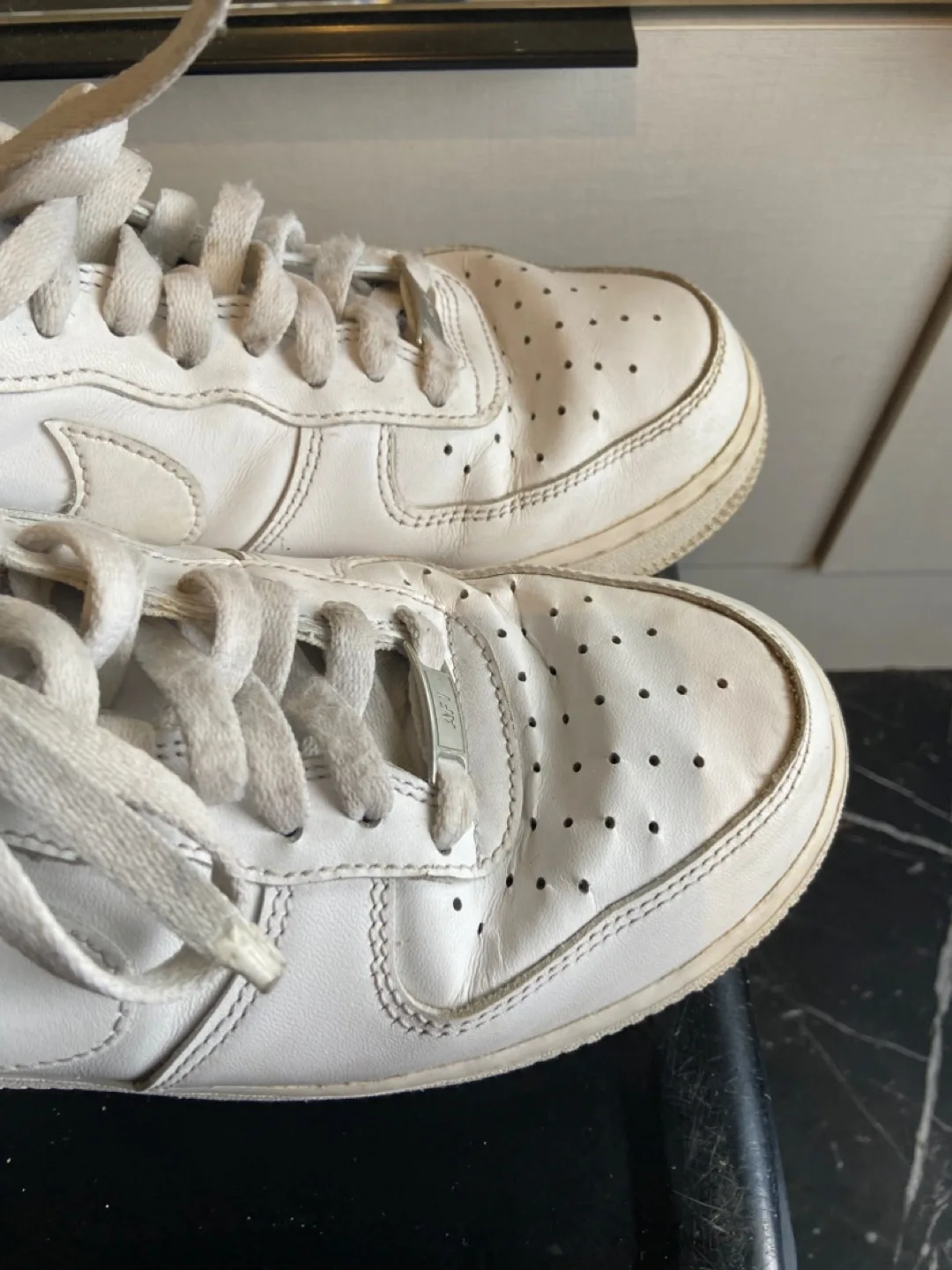 Women's Nike Air Force 1 White Sneakers - Size 9 image indicator(4)