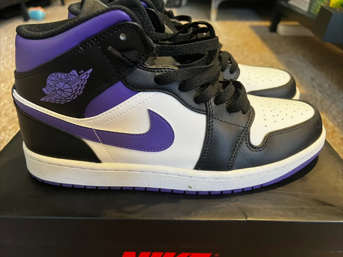 Nike Air Jordan 1 Retro High OG Size 10 image indicator(2)