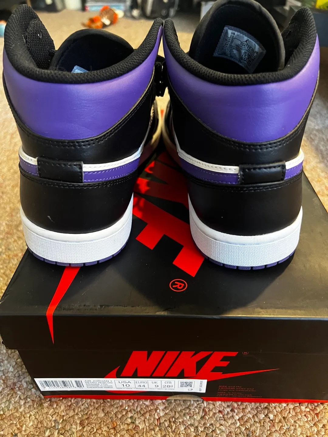 Nike Air Jordan 1 Retro High OG Size 10 image indicator(3)