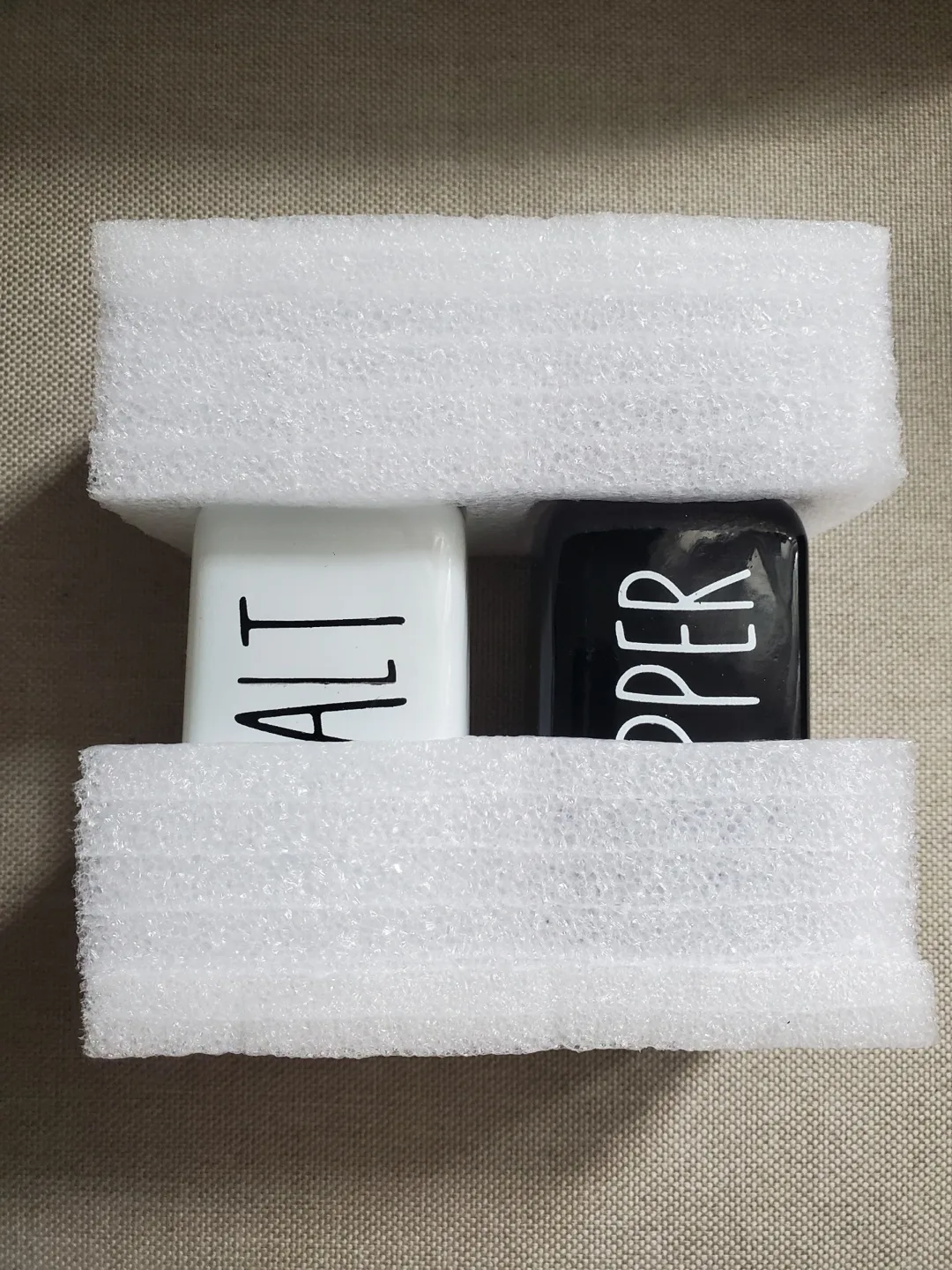 🥕 Salt and Pepper Shaker Set - Farmhouse Style image indicator(3)