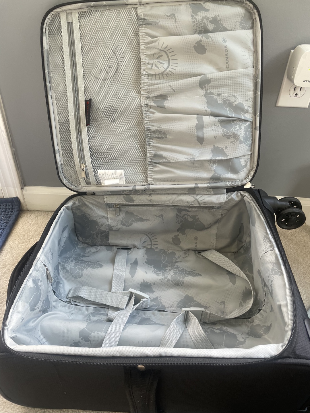 Carry-on Suitcase - photo 2