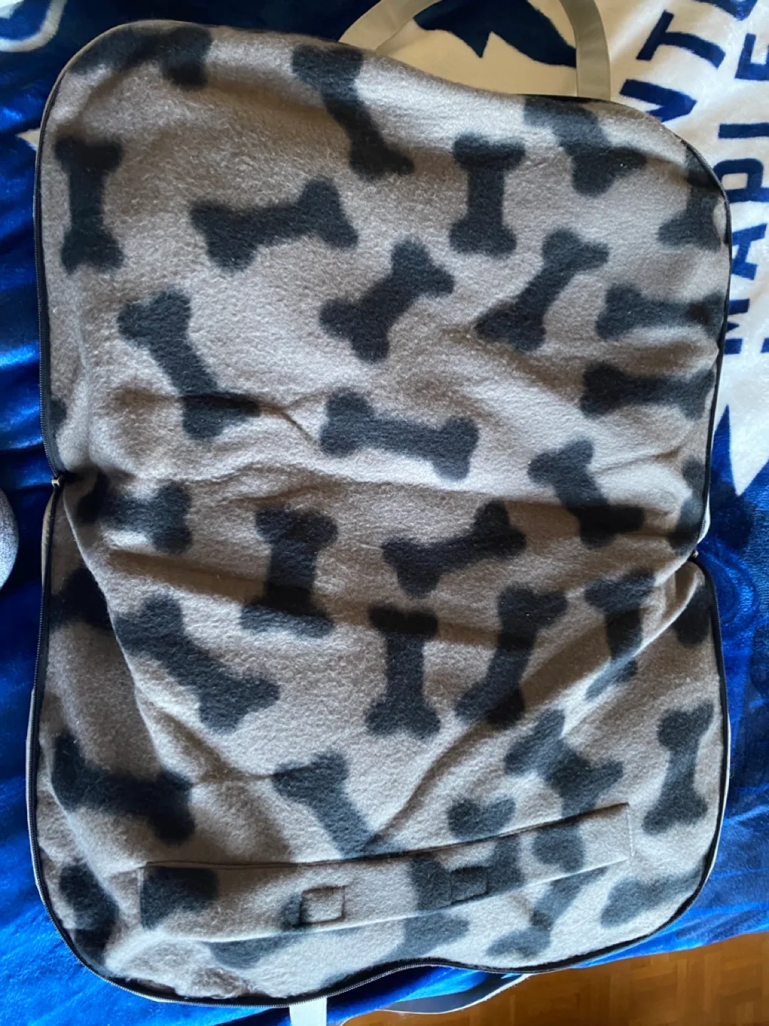 Dog carrier bag image indicator(3)