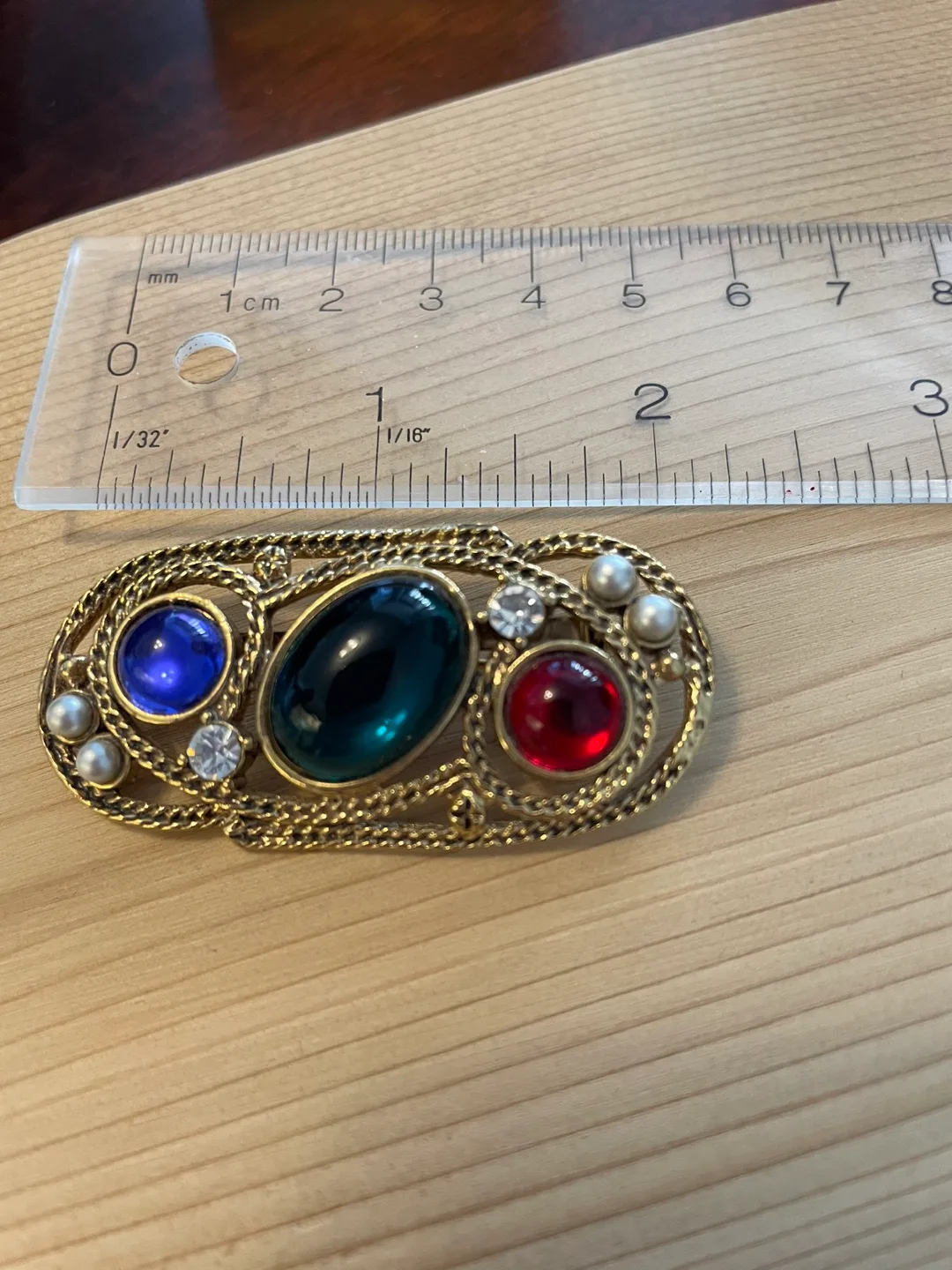 🏒 Vintage Gold Tone Brooch with Gemstones and Pearls image indicator(2)