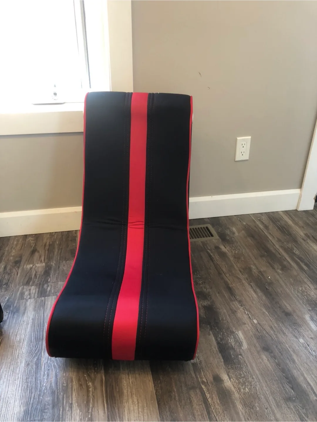 Foldable gaming chair thumbnail