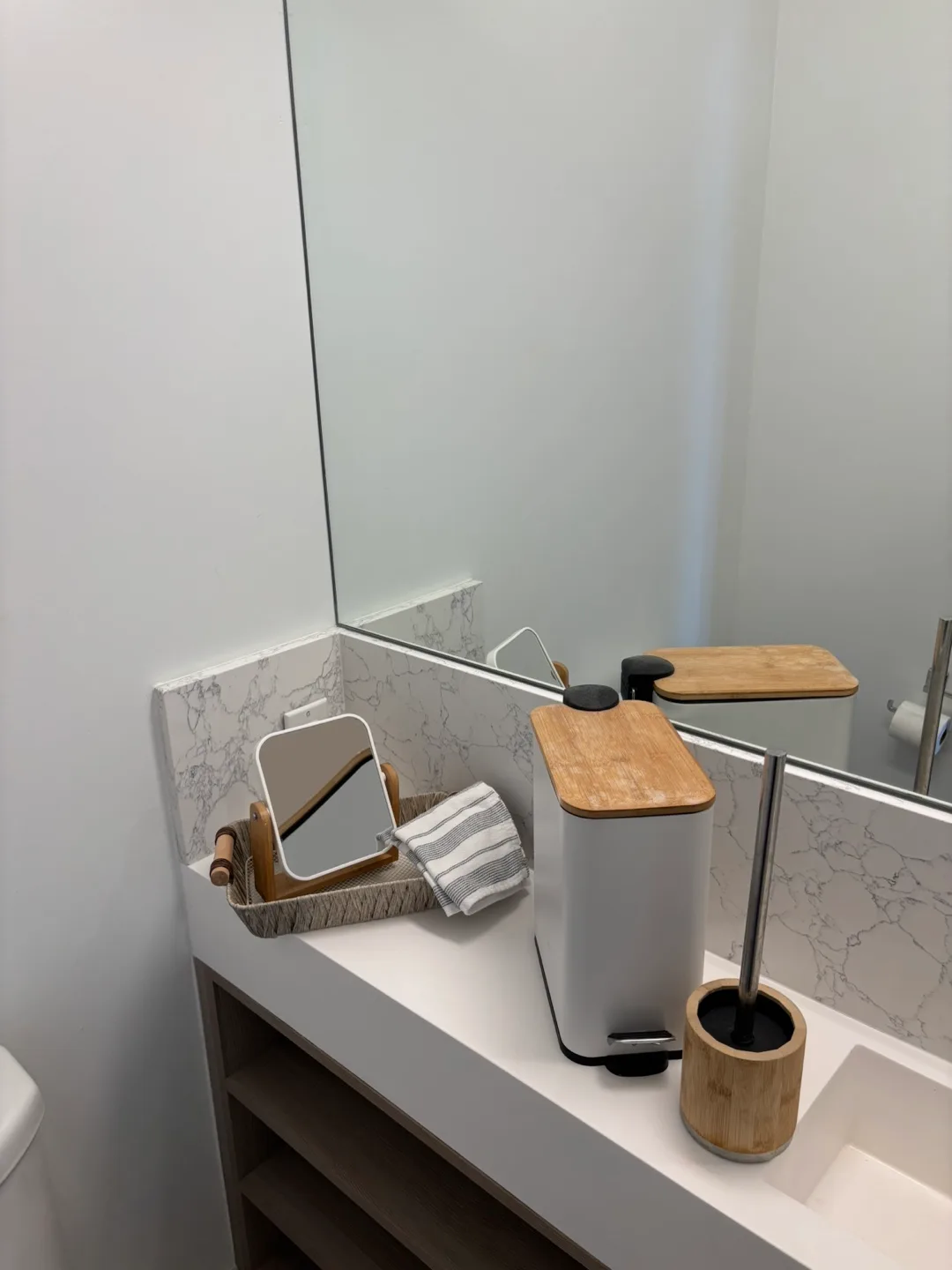 Moving out - Pick up today bathroom set thumbnail