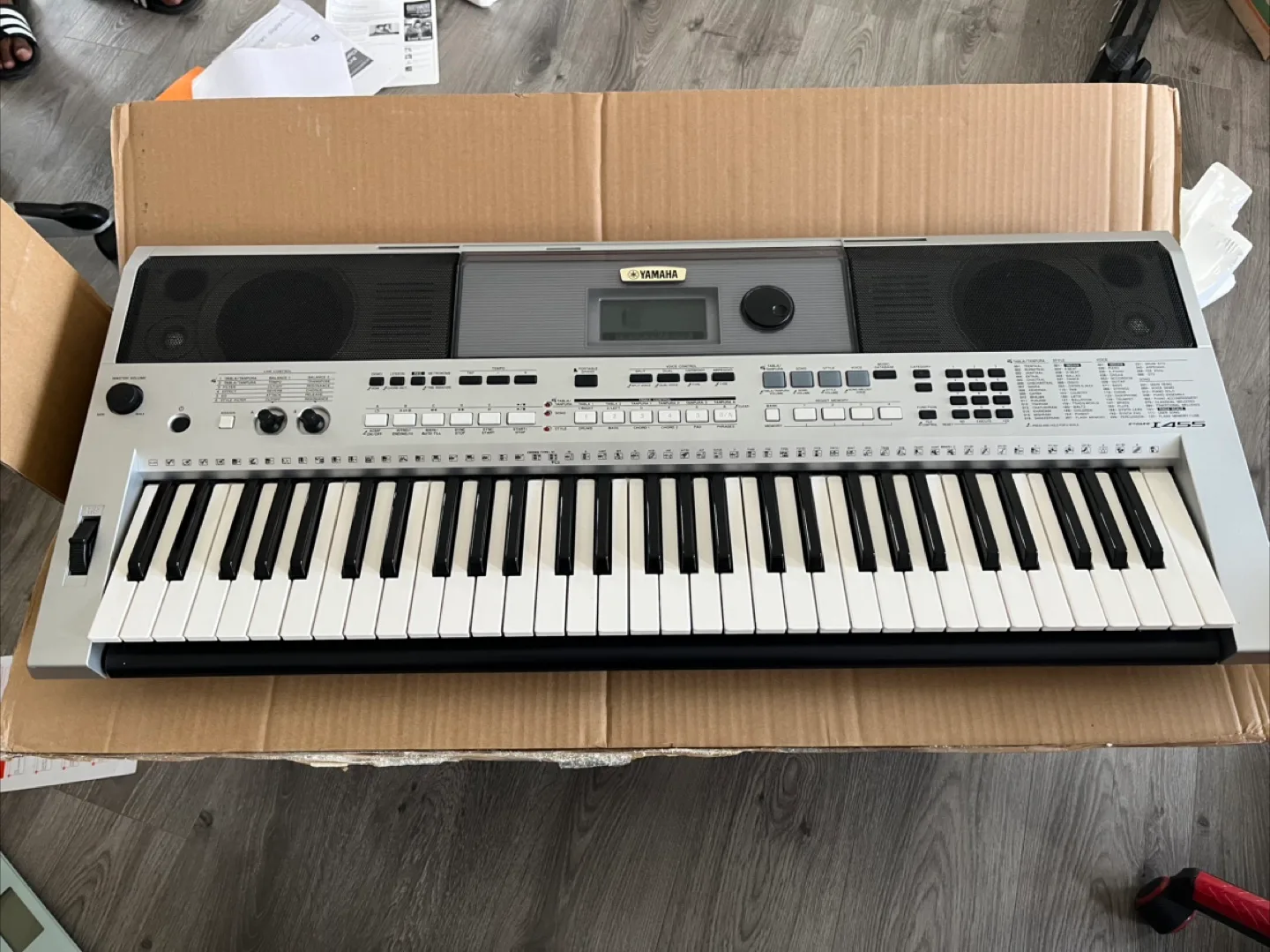 Yamaha PSR-I455 61-Key Portable Keyboard with stand thumbnail