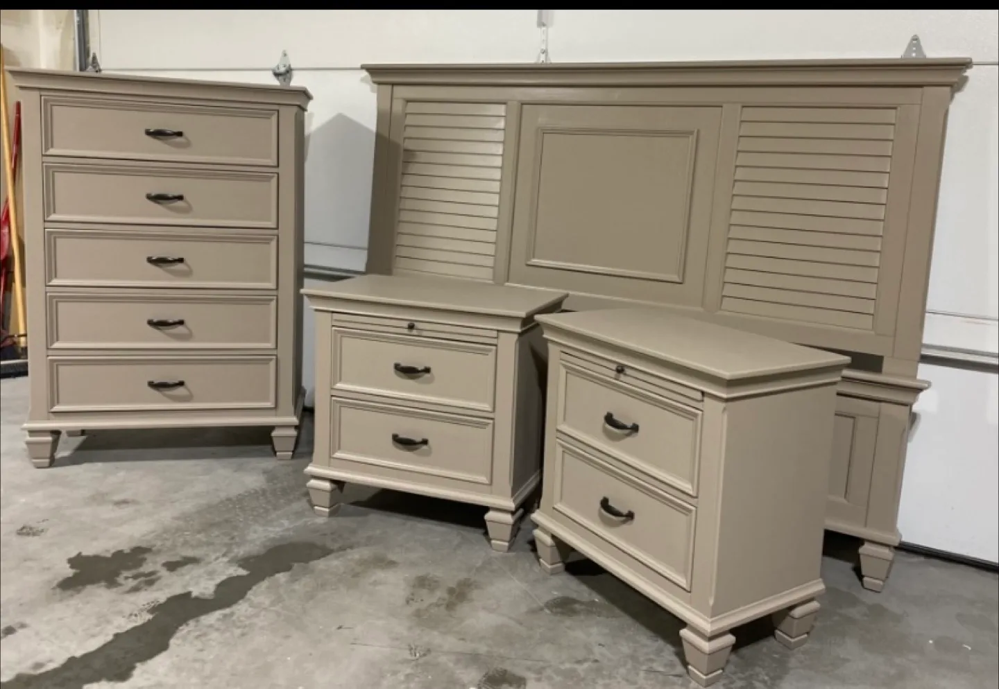 Hardwood Modern King Bedroom Set Taupe & Black thumbnail